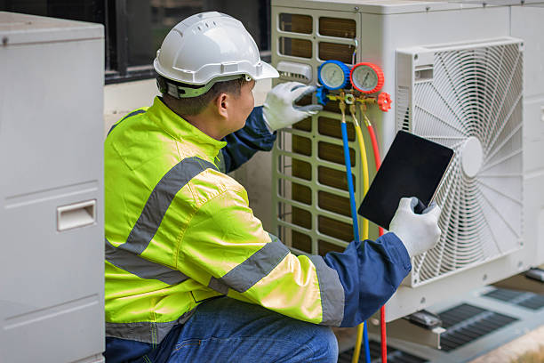 Professional Hvac technician working in Castalia, OH